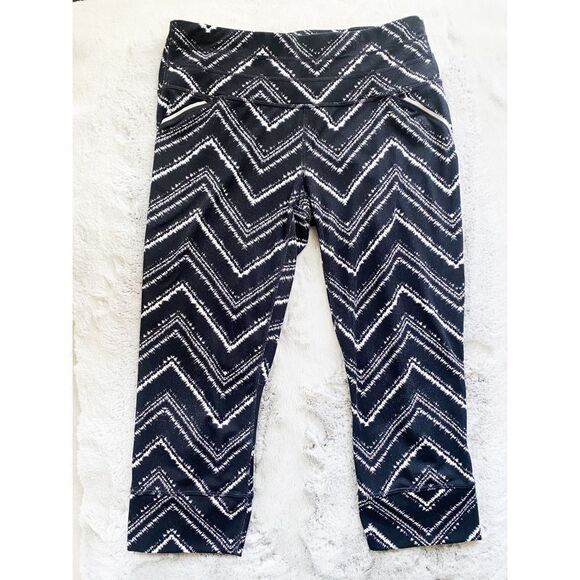 Athleta Pants - ***CLEARANCE***Athleta Black and White Print Cropped Joggers - Size M